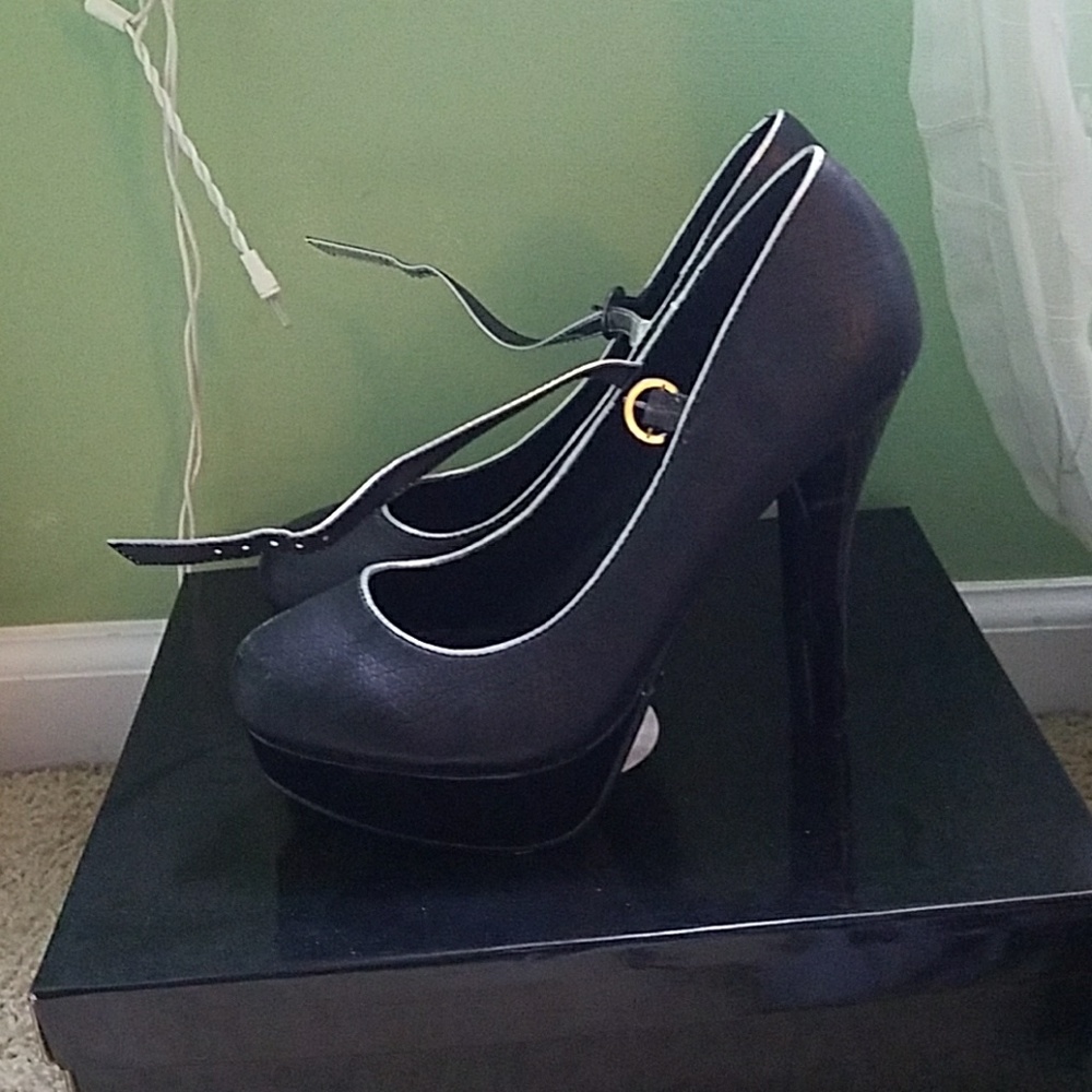 Black pump heels